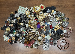 Vintage Lot of 425 RHINESTONE METAL BLACK GLASS ETC. Buttons (Z31)