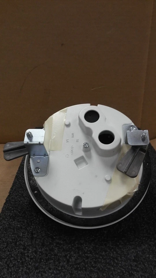 Cámara de red domo fija día/noche AXIS P3353 6 MM PN 0464-001-01 Foto 2 de 4