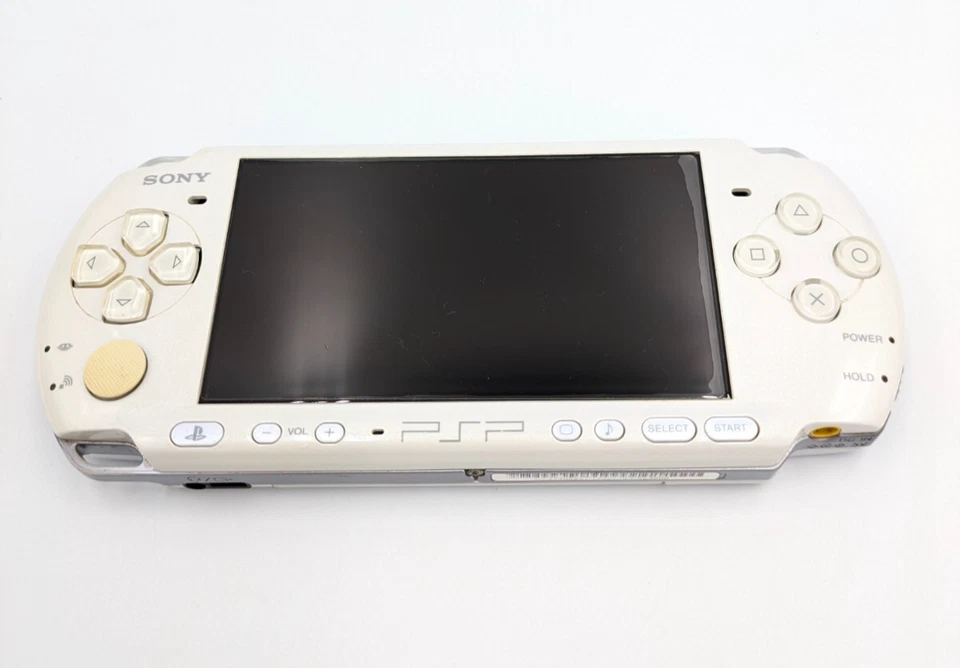 Sony PSP -3000 white Boxed With charger and Battery Region Free Japan Import - Image 2 of 4