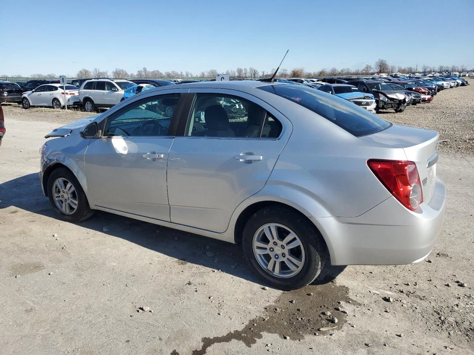 Used Deck Lid fits: 2013 Chevrolet Sonic Ntbk w/o integral spoiler Grade A Foto 4 de 4