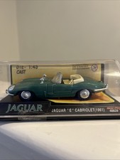 Jaguar E-Type Cabriolet 1961.  New-Ray 48839.  Open top Collections Toy Car.