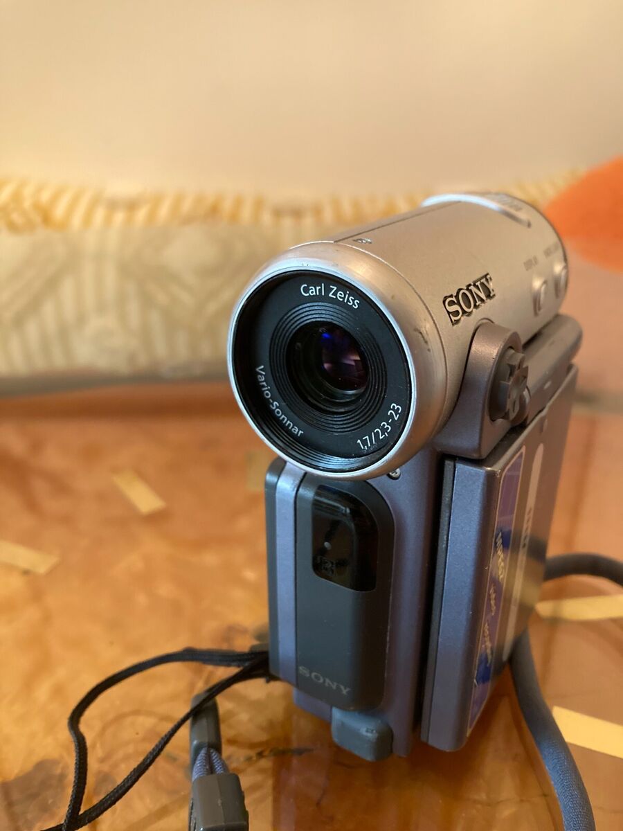 Sony DCR-lP5 NTSC MicroMV Handycam Camcorder No Battery | eBay Sony DCR-lP5 NTSC MicroMV Handycam Camcorder No Battery | eBay