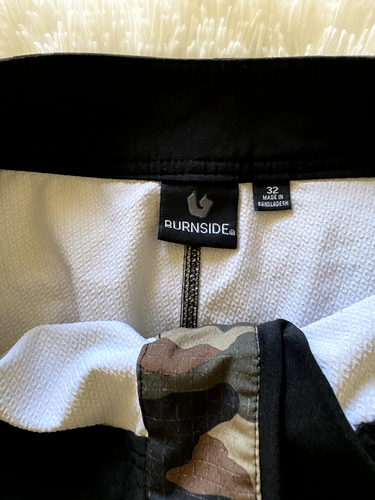 BURNSIDE Men's BoxFreak Camo Board Shorts Swim Trunks Size 32 - Picture 4 of 5
