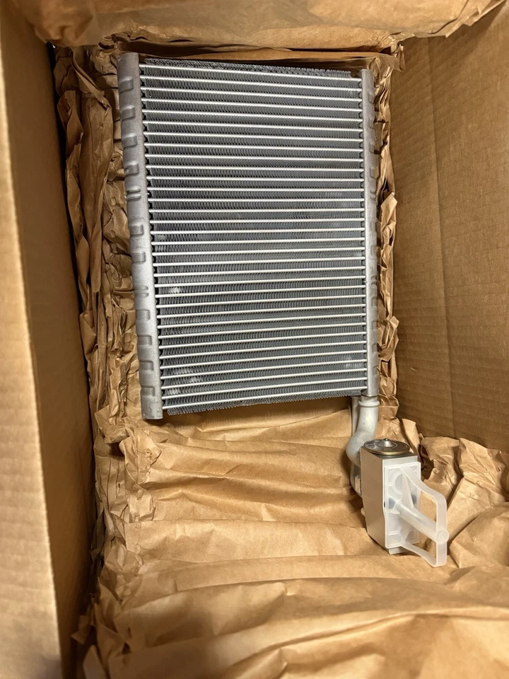 Evaporador de Aire Acondicionado Original Mopar 68385097AC 300 CARGADOR CHALLENGE Foto 2 de 4