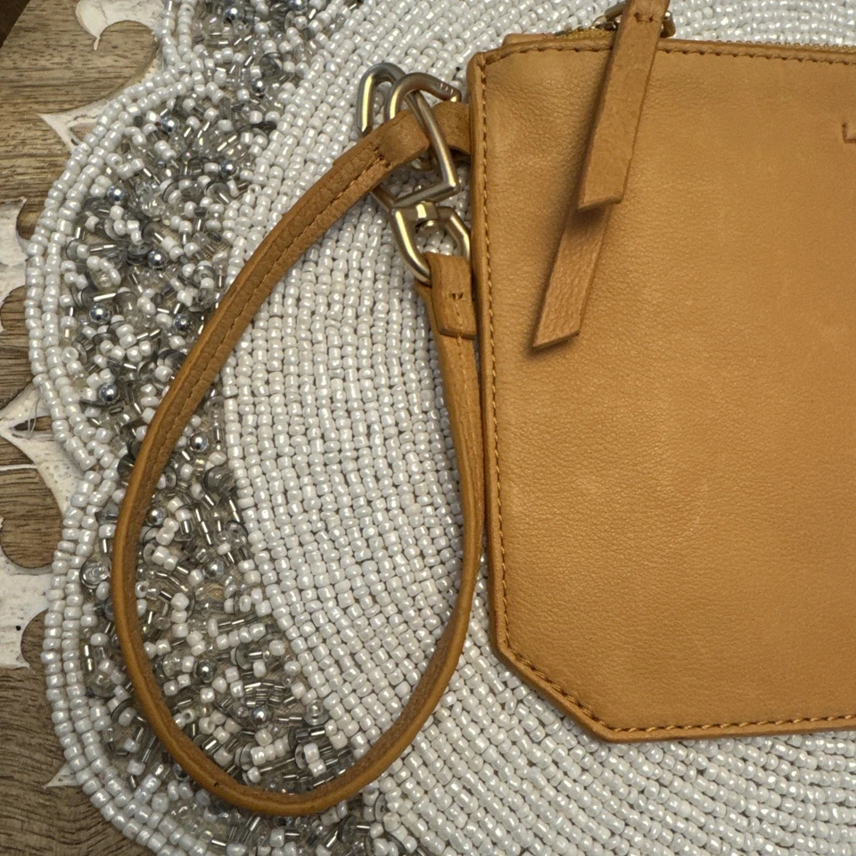 Bolso sin asas de muñeca Liebeskind Berlin de cuero de vaca tostado Foto 3 de 4