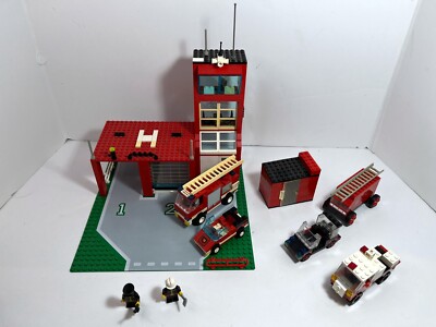 LEGO Classic Town: Fire: Flame Fighters 6571 + Fire Vehicles.