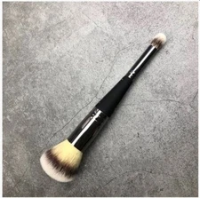 It Cosmetics Heavenly Luxe Complexion Perfection Brush N7 - No.7 #7 Brush