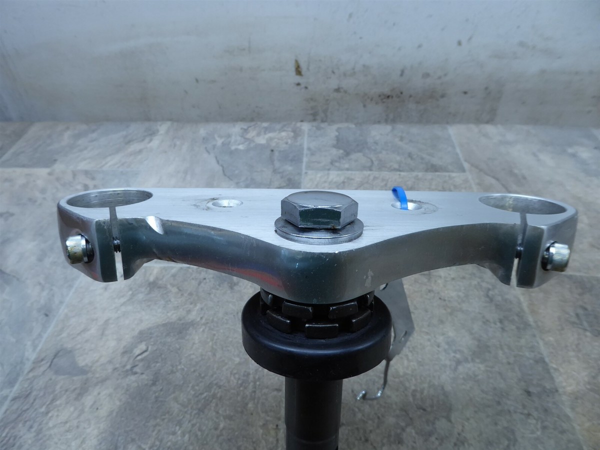 1998 Kawasaki Vulcan EN500 K773. triple tree steering stem