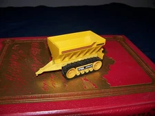 Cat Versatrak VF550 with Simonsen spreader, 1/64, Ertl, used, good shape
