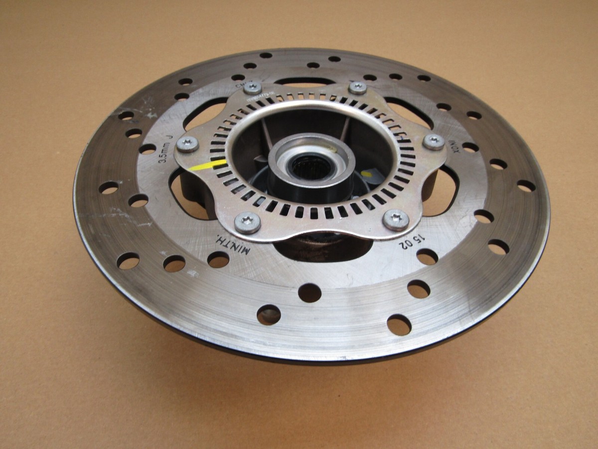 澪 Piaggio Vespa GTS 300 2022 602 miles rear hub and disc (9521