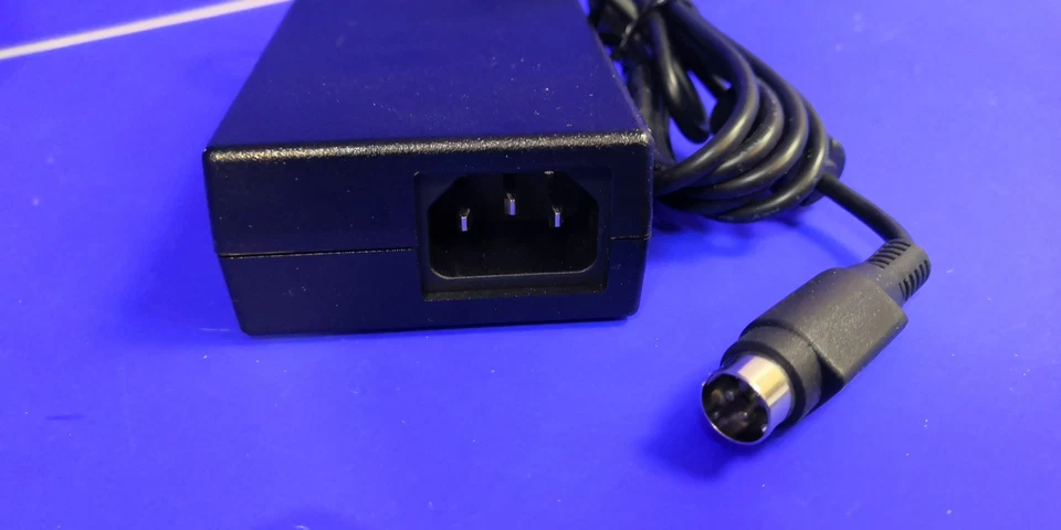 Original FSP FSP060-1AD101C Netzteil Ladegerät 12V 5A mit 4Pin LCD Monitor NEU - Bild 2 von 4