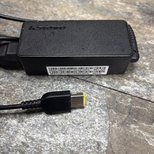 ORIGINAL LENOVO LAPTOP LADEGERÄT RECHTECKIGE SPITZE 20V-2,25A + NETZKABEL GEBRAUCHT