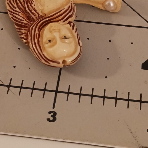 HAND CARVED FISH BONE MERMAID WITH REAL PEARL HAND PAINTED AMAZING CRAFTSMAMSHIP - Picture 8 of 9