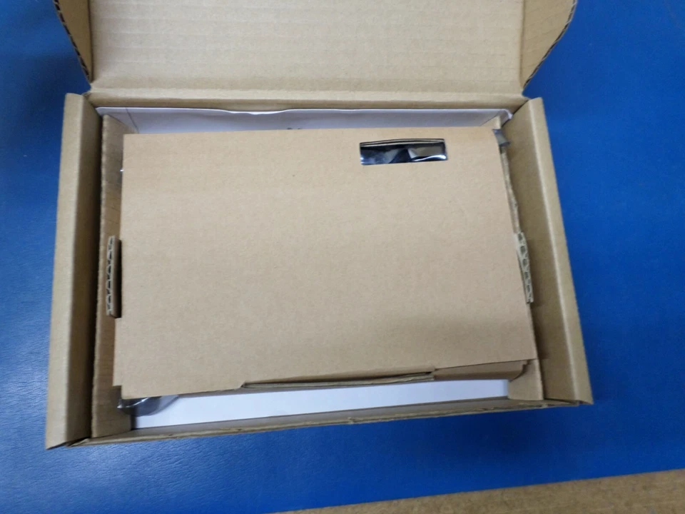 Emulex LPE16000B-M6 16GB SINGLE PORT FIBRE CHANNEL HOST ADP 61M2K, 061M2K - Image 2 of 3