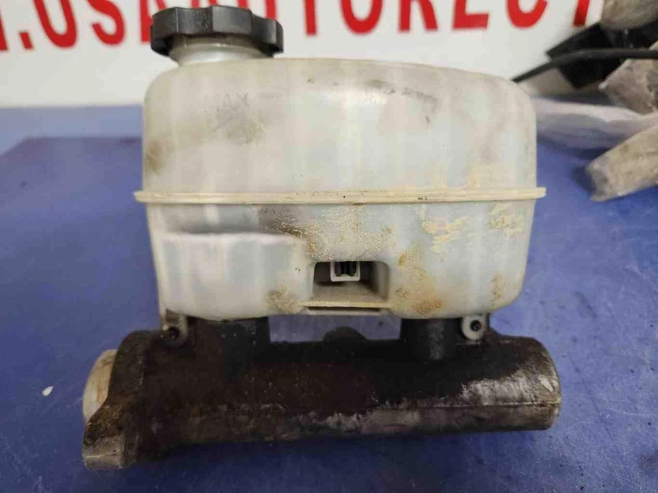 Cilindro maestro GMC SIERRA 3500 03 04 05 06 07 OEM Foto 3 de 4