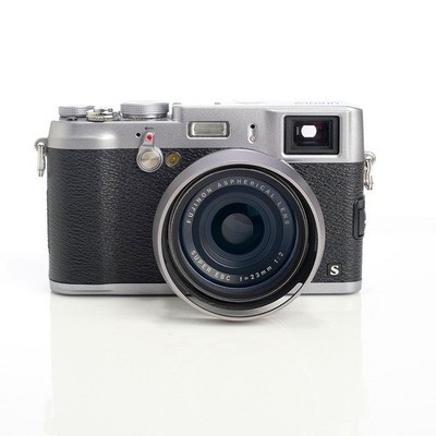 Fujifilm X100S Kompakt Digitalkamera 16,3 MP Silber/Black Aus Japan E0511