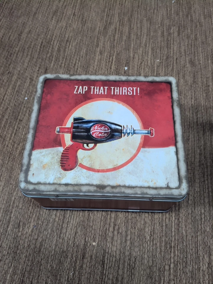 BRAND NEW FALLOUT NUKA COLA RARE METAL LUNCHBOX BY FANWARES FANWRAPS *NEVER USED - Image 3 of 4