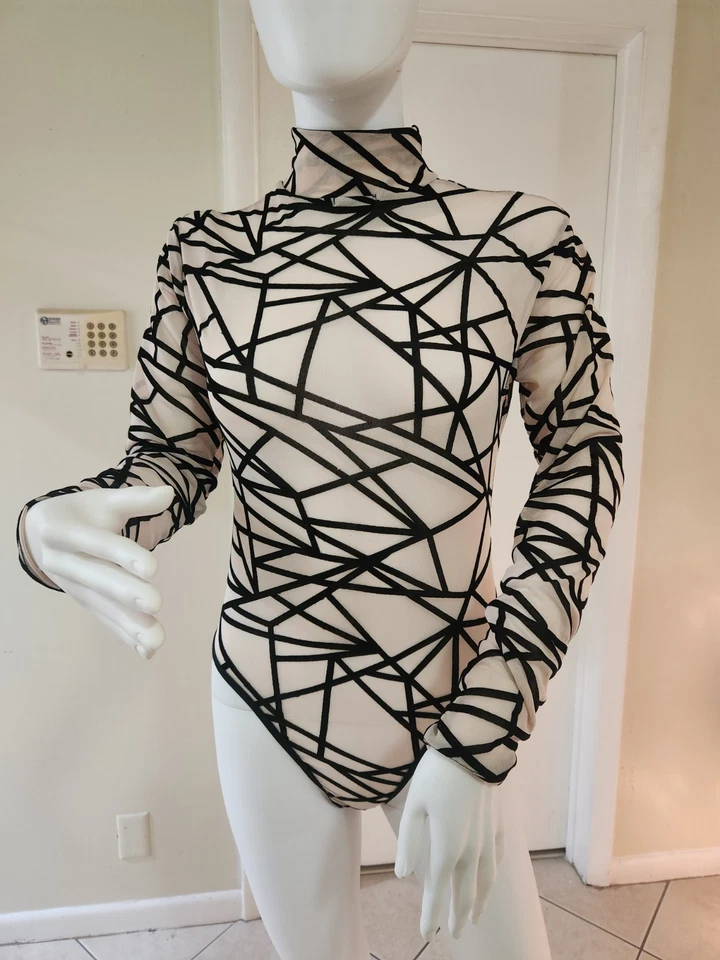 Body de malla con rayas negras Foto 4 de 4