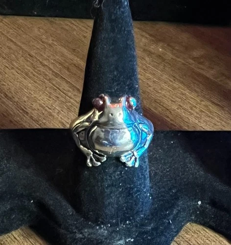 Vintage 925 Sterling Silver Frog Red Eyes and Toes Back Ring Size 7      6 grams