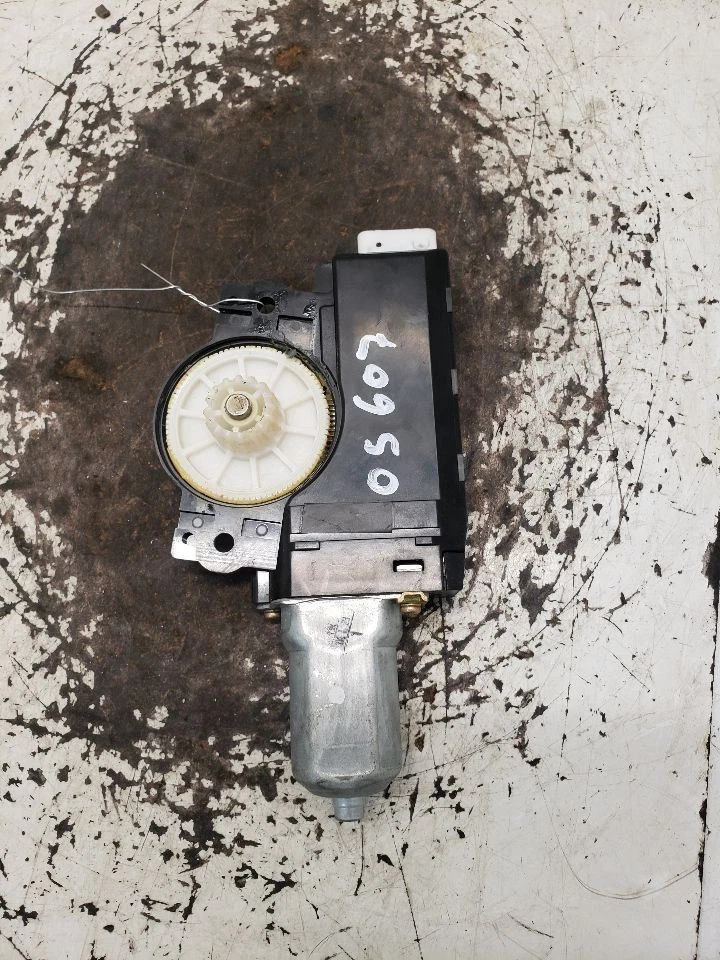 RX330 2004 Roof Motor 1387611 - Image 2 of 4