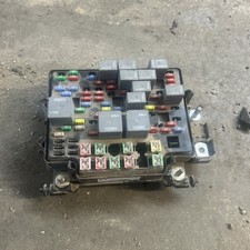 03-05 Chevrolet GMC 2500HD Duramax 6.6 LB7 LLY Underhood Fuse Box 15177120-02 DT
