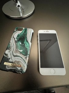 Apple iPhone 7 128GB silber Mit Handy Hülle Gebraucht
