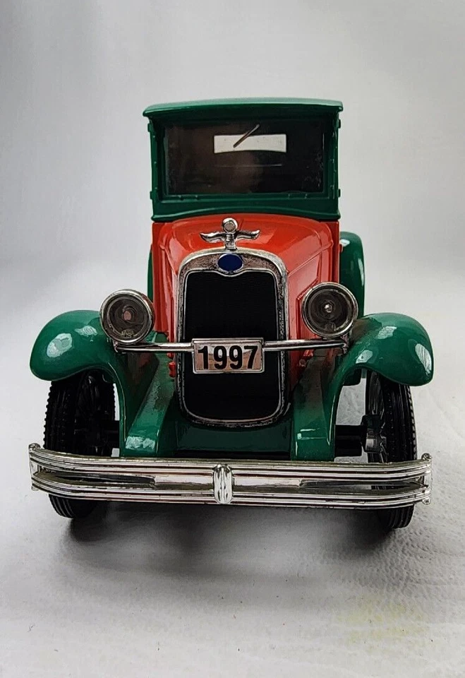 SEVEN ELEVEN Coin Bank Spec Cast #7263 * 1928 CHEVY * 1/25 scale 6 " w/key 1997 - Image 3 of 4