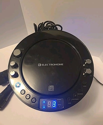 ELECTROHOME CD+G Player Karaoke Echo, CD, EAKAR300 w 2 Microphones WORKS - Picture 2 of 18