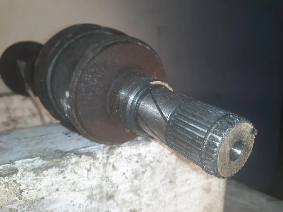 Used Left Drive Axle Shaft fits: 1996 Saab Saab 900 Front Axle exc. Viggen Front - Imagem 2 de 3