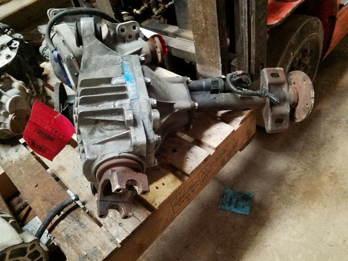 1997-2000 Chevy Tahoe Front Axle Differential Carrier 3.73 Ratio 