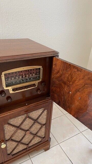 Vintage Stromberg-Carlson Console Radio Record Player Vintage Stromberg-Carlson Console Radio Record Player