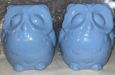 ArtMark Vintage Salt&Pepper Shakers Blue Glazed Pottery Owls. Original Labels 3”