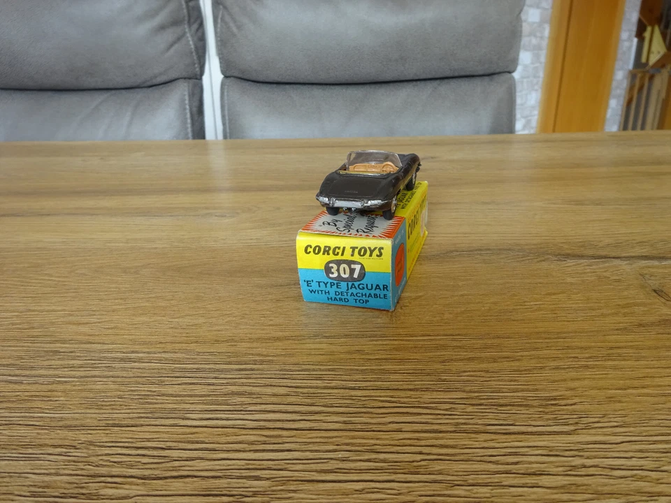 Corgi Toys 307 Jaguar E-Type  in OVP   60er Jahre Corgi Rarität - Bild 4 von 4