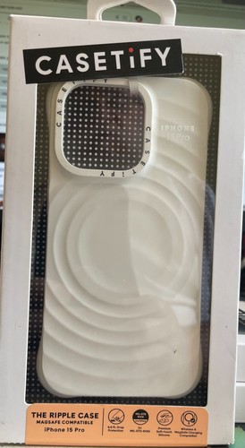 CASETiFY Essentials Ripple Case mit MagSafe für iPhone 15 Pro Max - Weiß