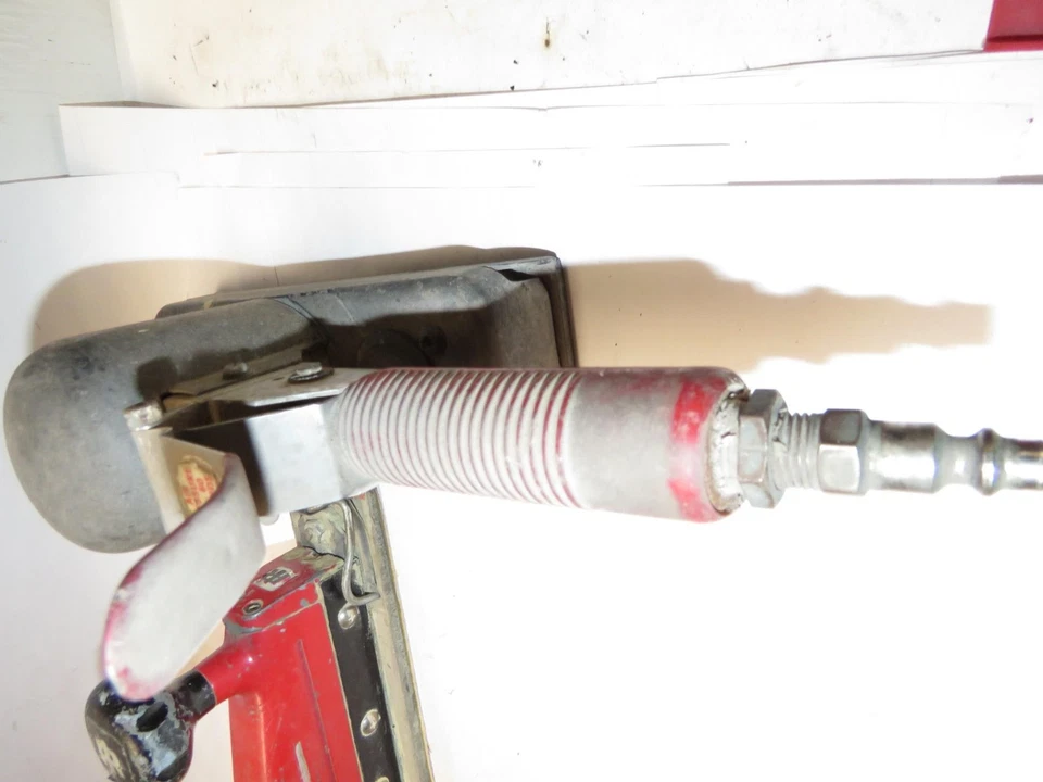 Body Shop Bundle (2)Straight Line Sanders & 2 Air Regulators National Detroit - Image 3 of 4