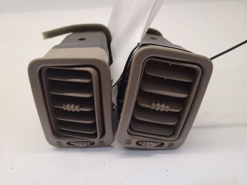 Chevrolet Avalanche 1500 2002-2006 tablero derecho ventilaciones X2  Foto 3 de 4