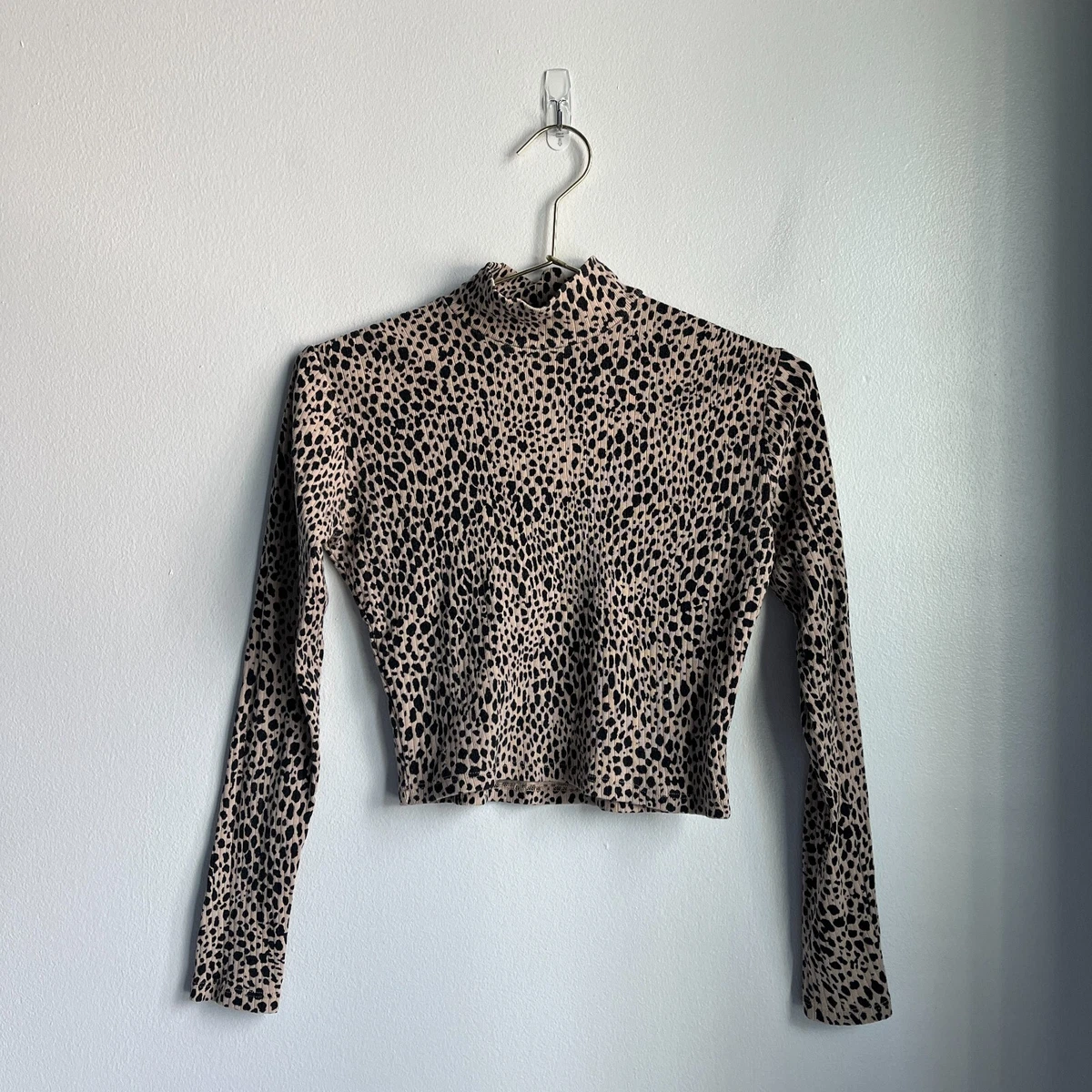 Brandy melville hotsell cheetah turtleneck