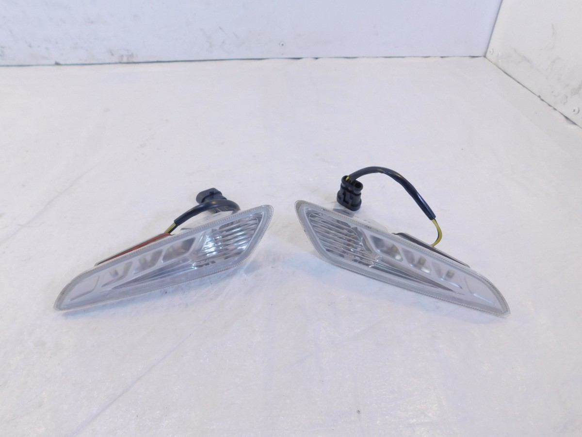 Vespa Primavera Sprint 50 150 Pair Front Fender Side Running Light