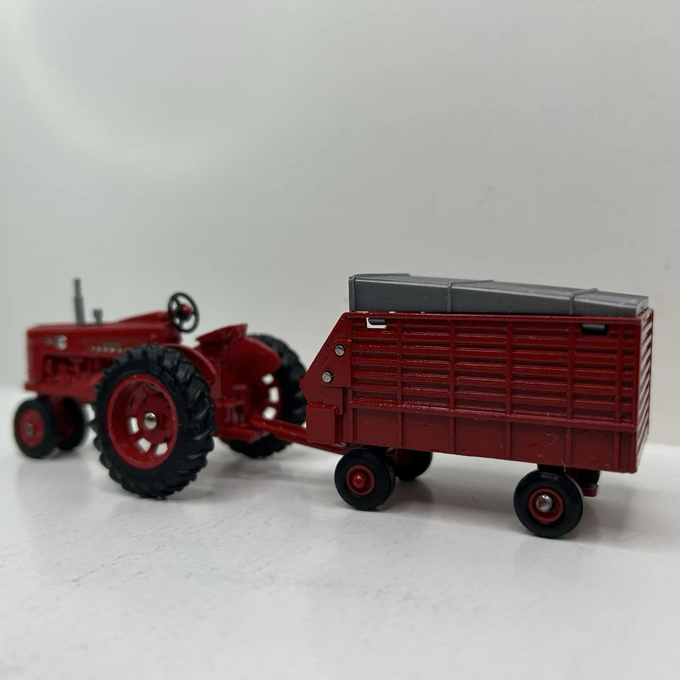 Ertl 1986 Special Edition Farmall 300 IH F-4 Diecast 1/43 Tractor w/Trailer Read - Image 2 of 4