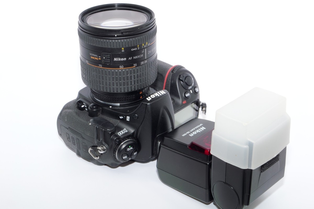 Nikon D300 12.3mp Digital SLR Camera. Nikkor AF-D 24-85mm f2.8-4