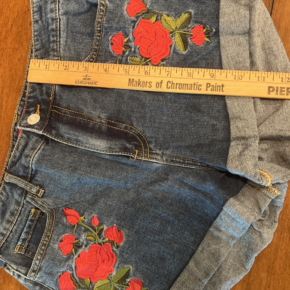 Pantalones Cortos de Jean GUESS Para Mujer 26 Rosa Bordado Dobladillo Enrollado Triángulo Logo Denim Foto 4 de 4