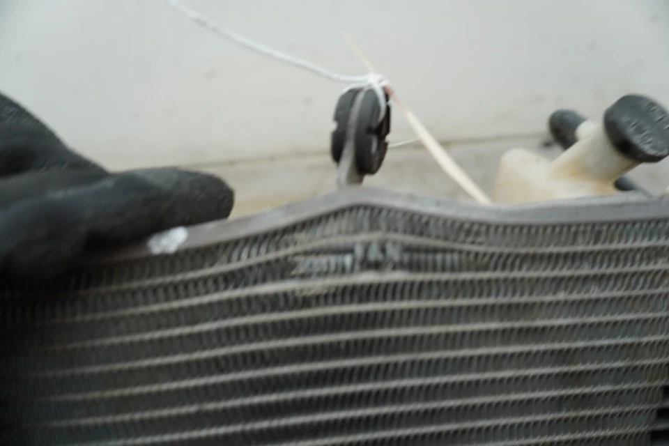 2006 SUZUKI GSXR 1000 RADIATOR AND OVERFLOW JUG E-4037 Foto 2 de 4