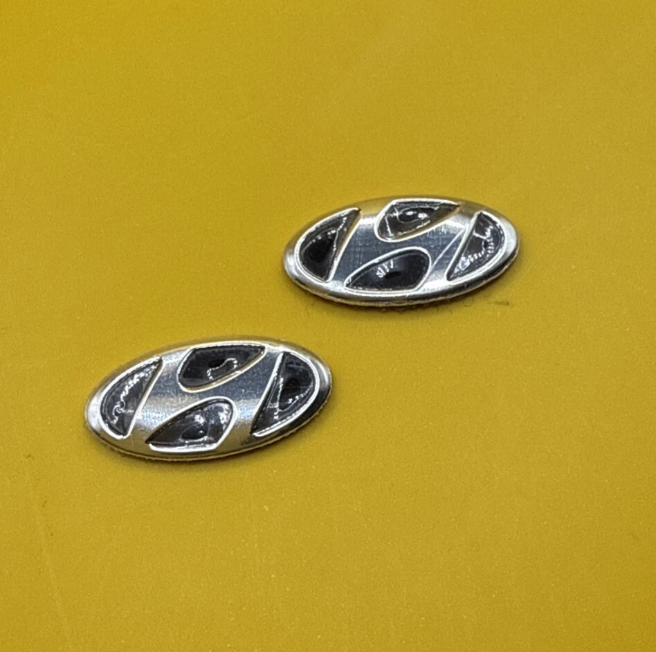 2 X HYUNDAI REMOTE KEY FOB 15mm x 7mm LOGO EMBLEM BADGE STICKER FAST DESPATCH