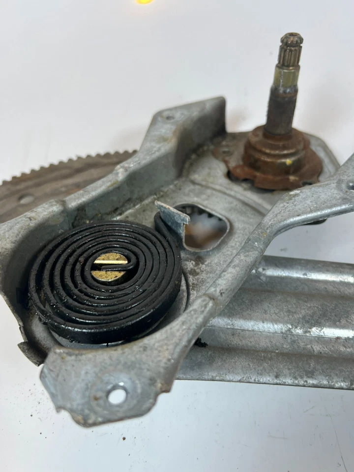 Оригинальный ручной регулятор стекла заднего пассажира для Dodge Ram 1500-3500 2002-2009 годов выпуска под правую руку - Изображение 2 из 4