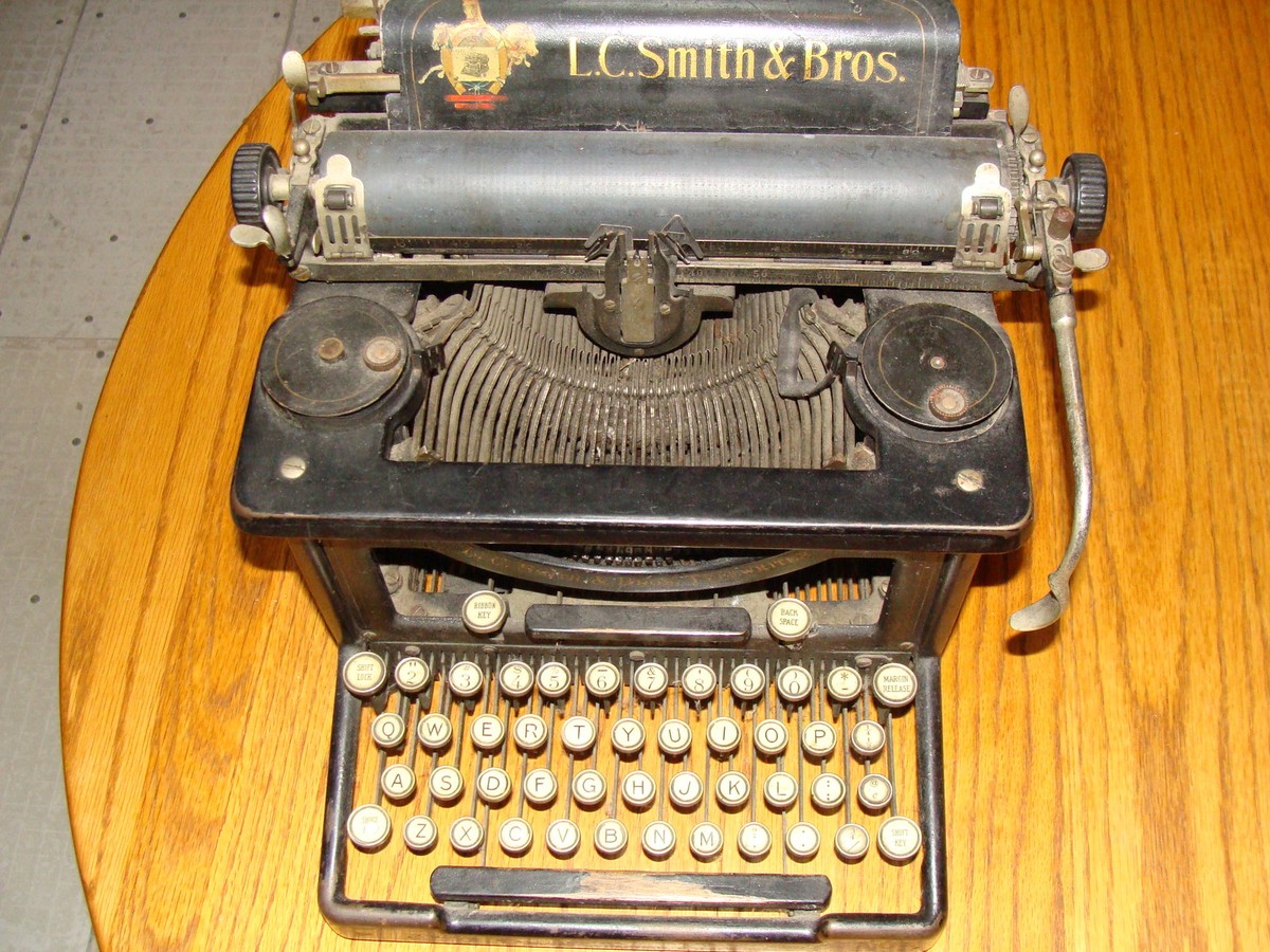 VINTAGE ANTIQUE TYPEWRITER L.C. SMITH & BROTHERS | eBay