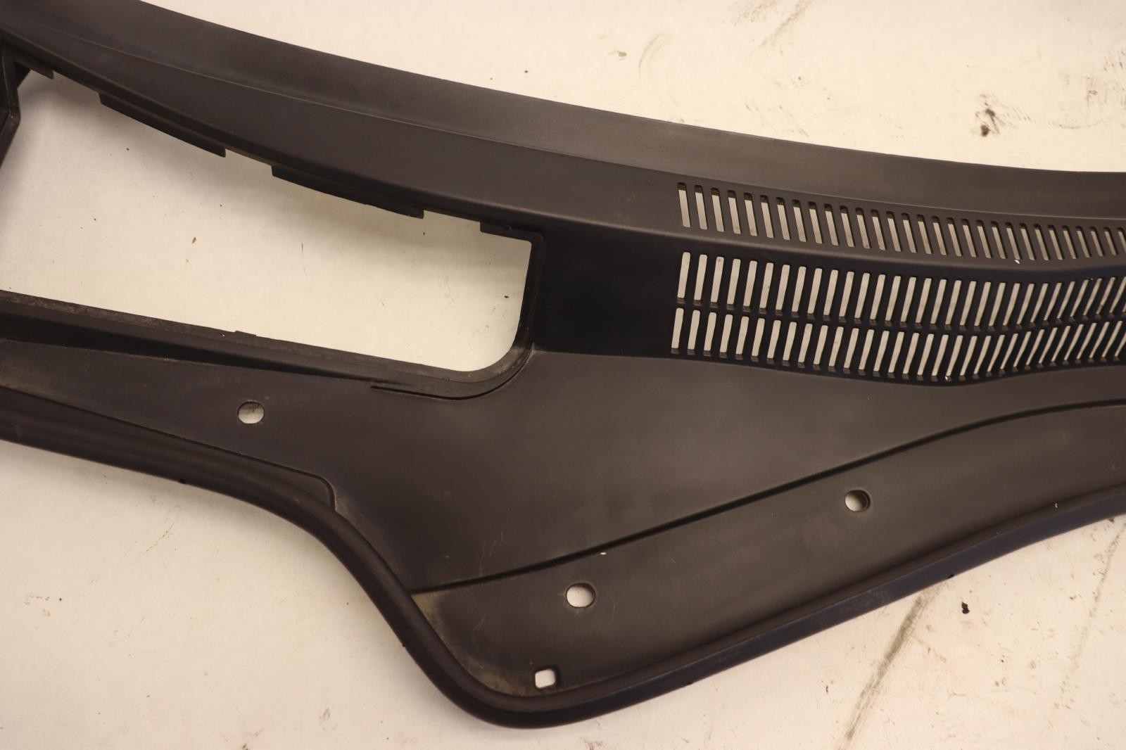 2014-2020 MASERATI QUATTROPORTE FRONT WINDSHIELD WIPER COWL VENT COVER OEM