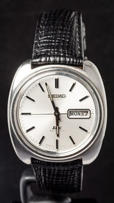 Seiko DX (6106-8530) silbernes Zifferblatt automatische Herrenuhr -- funktioniert