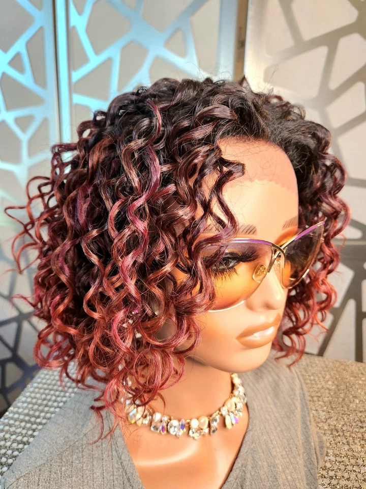 Peluca Rizada, Peluca Roja Ombre Libre Separación 13x6 Peluca de Encaje Ondulada Corta Peluca Roja Sin Pegamento Foto 3 de 4