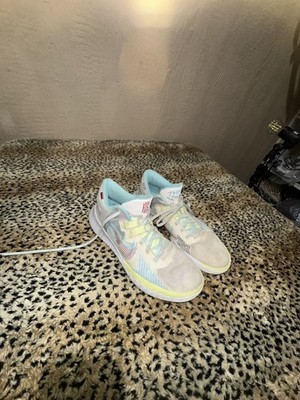 Nike Kyrie Flytrap 5 '1 World 1 People' Basketball Sneakers