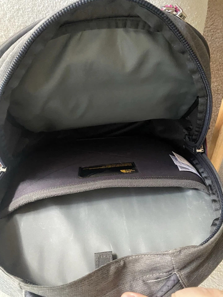 MOCHILA PARA ADULTOS THE NORTH FACE “BOREALIS” - MOCHILA GRIS PROFUNDO - ASFALTO / ROSA INTENSO Foto 3 de 4